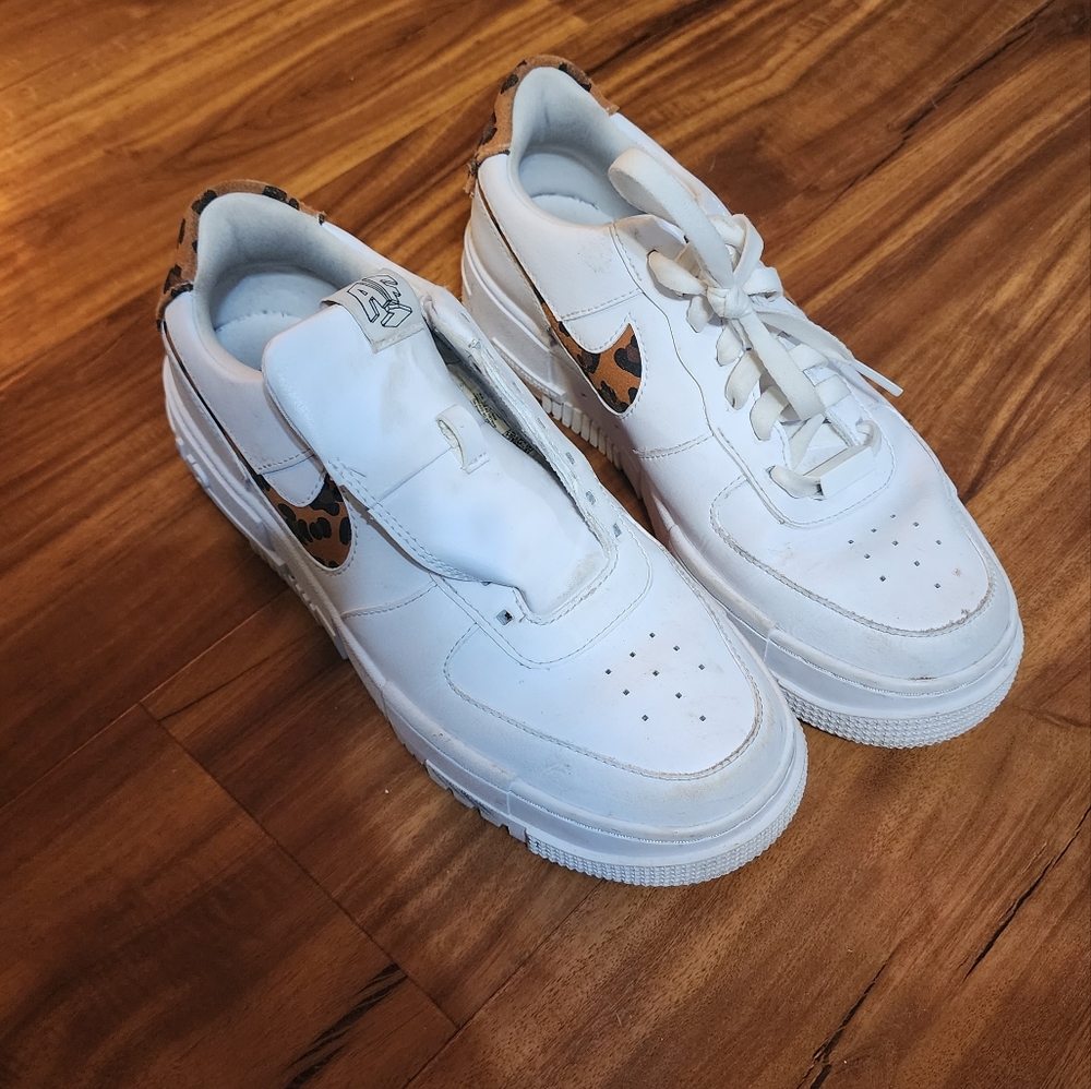 Nike Air force damaged.